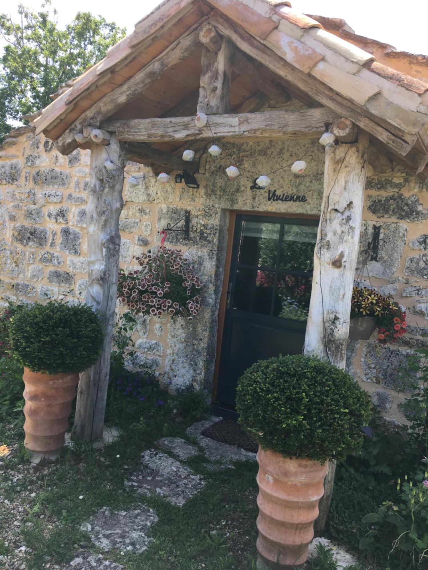 Les Gites Perard Caylus Екстериор снимка